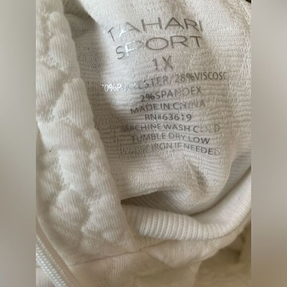 Tahari sport woman’s sweater - Picture 3 of 3